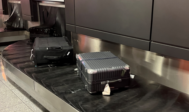 Kofferband im Flughafen