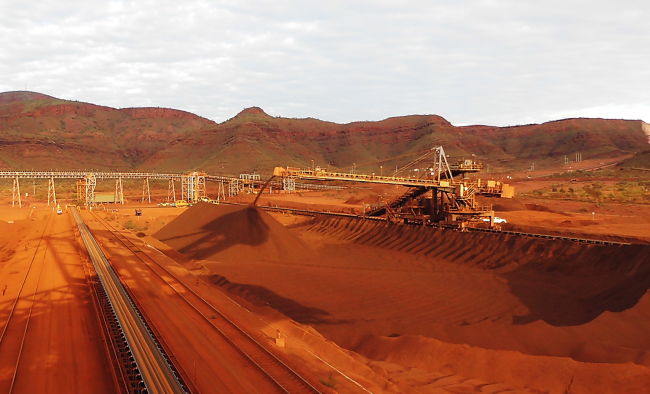 Eisenerzanlage in Australien - Absetzer und Gurtförderer