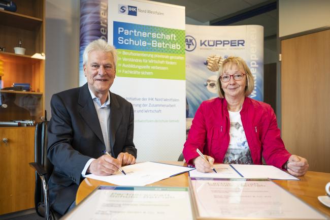 Unterschrift Partnerschaft Schule-Betrieb Bottrop