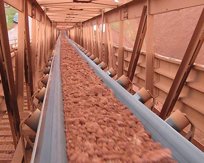 Förderbandrollen in einem Schüttgutförderer _ Belt conveyor rollers in a belt conveyor for bulk handling