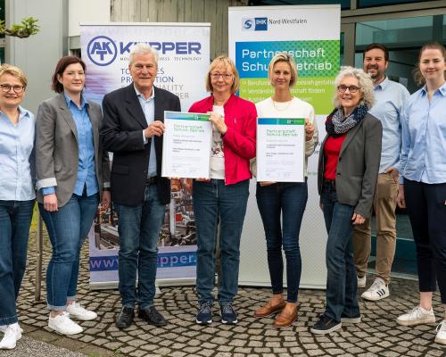 Gruppenfoto IHK-Projekt „Partnerschaft Schule-Betrieb“